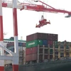 Vận chuyển hàng hóa tại cảng Tokyo, Nhật Bản. (Ảnh: AFP/TTXVN)