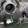 Nhân viên Tập đoàn Airbus hiệu chỉnh một phần động cơ tại chi nhánh của tập đoàn ở Lan Châu, tỉnh Cam Túc, Trung Quốc. (Ảnh: THX/TTXVN)