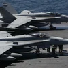 Máy bay chiến đấu của hải quân Mỹ chuẩn bị cất cánh từ tàu sân bay USS Kitty Hawk ở phía Bắc vùng Vịnh tháng 4/2003. (Ảnh: AFP/TTXVN)