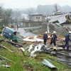 Nhiều ngôi nhà bị hư hại do ảnh hưởng của bão Hagibis tại Ichihara, gần Tokyo, ngày 12/10. (Ảnh: Kyodo/TTXVN)