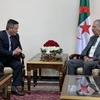 Chủ tịch Hội đồng Quốc gia Salah Goudjil (bên phải) tiếp Đại sứ Phạm Quốc Trụ tại thủ đô Algiers ngày 14/10. (Ảnh: Tấn Đạt/TTXVN/)