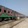 Ba toa tàu bị thiêu rụi sau vụ cháy tàu hỏa tại tỉnh Punjab, miền Nam Pakistan sáng 31/10/2019. (Ảnh: AP/TTXVN)