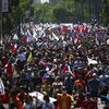Người dân tham gia biểu tình phản đối Chính phủ tại Santiago, Chile, ngày 23/10/2019. (Ảnh: AFP/ TTXVN)