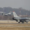 Máy bay chiến đấu F-16 của Không lực Mỹ tham gia cuộc tập trận chung thường niên Vigilant Ace tại căn cứ không quân Osan ở Pyeongtaek ngày 6/12/2017. (Ảnh: AFP/TTXVN)