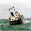 Tập trung xử lý sự cố tràn dầu từ tàu hàng bị chìm ở vùng biển Hà Tĩnh
