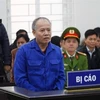 Bị cáo Nguyễn Văn Đông khai báo trước tòa. (Ảnh: TTXVN phát)