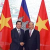 Thủ tướng Nguyễn Xuân Phúc đón và hội đàm với Thủ tướng Campuchia
