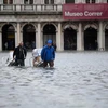 Cảnh ngập lụt sau mưa lớn tại Venice, Italy ngày 15/11/2019. (Ảnh: THX/TTXVN)