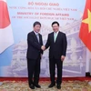 Phó Thủ tướng, Bộ trưởng Bộ Ngoại giao Phạm Bình Minh với Bộ trưởng Ngoại giao Nhật Bản Motegi Toshimitsu. (Ảnh: Lâm Khánh/TTXVN)