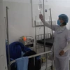 Một bệnh nhân nghi nhiễm nCoV đang được điều trị cách ly tại Khoa Truyền nhiễm, Bệnh viện Đa khoa tỉnh Cao Bằng. (Ảnh: Chu Hiệu/TTXVN.)