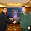 Đại tướng Ngô Xuân Lịch gặp song phương Phó Đô đốc Agus Setiadji, Tổng Thư ký Bộ Quốc phòng Indonesia. (Ảnh: Dương Giang/TTXVN)