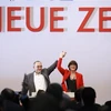 Ông Norbert Walter-Borjans và bà Saskia Esken sau khi được bầu chọn làm hai nhà lãnh đạo mới của đảng SPD tại cuộc họp ở Berlin, Đức,ngày 6/12/2019. (Ảnh: AFP/TTXVN)