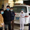 Đoàn công tác kiểm tra công tác phòng chống dịch COVID-19 tại Trạm y tế xã Sơn Lôi. (Ảnh: Hoàng Hùng/TTXVN)