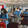 Đội tuyển bóng đá nữ Việt Nam tới sân bay quốc tế Sydney sáng ngày 3/3. (Ảnh: Nguyễn Minh/TTXVN)