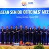Trưởng đoàn SOM các nước ASEAN chụp ảnh tại Hội nghị. (Ảnh: Quốc Dũng/TTXVN)