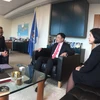 Trợ lý Bộ trưởng Ngoại giao Phạm Quang Hiệu và Đại sứ Lê Thị Tuyết Mai, Trưởng Phái đoàn thường trực tại Geneva trong cuộc trao đổi với Tổng Giám đốc WHO Tedros Adhanom ngày 6/3/2020. (Ảnh do Phái đoàn Việt Nam tại Geneva cung cấp)