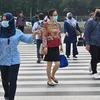 Người dân đeo khẩu trang phòng lây nhiễm COVID-19 tại Jakarta, Indonesia, ngày 19/3/2020. (Ảnh: AFP/TTXVN)