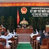 Các đại biểu Hội đồng nhân dân tỉnh Phú Yên biểu quyết thông qua 20 Nghị quyết tại kỳ họp. (Ảnh: Phạm Cường/TTXVN)