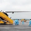 Tàu bay chở 308 hành khách là kỹ sư của Công ty Samsung Việt Nam xuống sân bay Vân Đồn ngày 17/4. (Ảnh: TTXVN phát)
