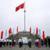 Lễ Thượng cờ tại Kỳ đài Hiền Lương-Bến Hải. (Ảnh: Hồ Cầu/TTXVN)