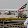 Máy bay của hãng hàng không Emirates tại sân bay quốc tế ở Dubai ngày 2/3/2020. (Ảnh: AFP/TTXVN)