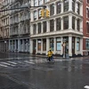 Các cửa hàng bán lẻ đóng cửa do dịch COVID-19 tại New York, Mỹ ngày 8/5/2020. (Ảnh: THX/TTXVN)