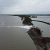 Đập bị vỡ sau khi bão Amphan đổ bộ tại Burigoalini, Bangladesh ngày 21/5/2020. (Ảnh: AFP/TTXVN)