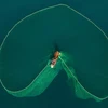 Những bức tranh mê hoặc từ lưới đánh cá trên vùng biển Việt Nam