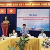 Ông Trần Trọng Dũng, Chủ tịch Hội Nhà báo TP Hồ Chí Minh (đứng) phát biểu tại tọa đàm. (Ảnh: Mỹ Phương/TTXVN)