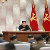 Nhà lãnh đạo Kim Jong-un chủ trì một cuộc họp với Ủy ban Quân ủy Trung ương Đảng Lao động Triều Tiên tại Bình Nhưỡng ngày 24/5/2020. (Ảnh: YONHAP/TTXVN)