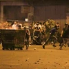 Người biểu tình xung đột với cảnh sát trong cuộc biểu tình tại Tripoli, Liban, ngày 12/6/2020. (Ảnh: AFP/TTXVN)