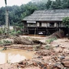 Nhà bà Lương Thị Hằng ở thôn 2 Núi Vì, xã Hưng Khánh sống sát chân mỏ bị nước, bùn đất tràn vào nhà làm hư hỏng nhiều đồ đạc… (Ảnh: Tuấn Anh/TTXVN)