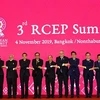 Thủ tướng Nguyễn Xuân Phúc (thứ 8, bên phải) và lãnh đạo các nước thành viên Hiệp định Đối tác Kinh tế Toàn diện khu vực (RCEP) chụp ảnh chung tại Hội nghị thượng đỉnh RCEP lần thứ 3 ở Bangkok, Thái Lan, ngày 4/11/2019. (Ảnh: AFP/ TTXVN)