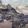 Vụ hỏa hoạn khiến 3 căn nhà bị thiêu rụi. (Ảnh: TTXVN phát)