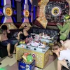 Lực lượng chức năng kiểm tra các phòng hát karaok của cơ sở kinh doanh karaoke Katina II phát hiện nhiều đối tượng dương tính với chất ma túy. (Ảnh: Công Mạo/TTXVN)