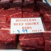 Thịt bò được bày bán tại một chợ ở Washington DC, Mỹ. (Ảnh: AFP/TTXVN)