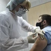 Tiêm thử nghiệm vắcxin Sputnik V ngừa COVID-19 cho tình nguyện viên tại Moskva, Nga ngày 10/9/2020. (Ảnh: AFP/TTXVN)