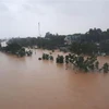 Lũ về trên sông Hiếu gây ngập lụt tại thành phố Đông Hà. (Ảnh: Hồ Cầu/TTXVN)