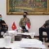 Bộ trưởng Biển và Nghề cá Indonesia Edhy Prabowo làm việc với Đại sứ Việt Nam tại Indonesia Phạm Vinh Quang. (Ảnh: TTXVN phát)