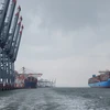 Siêu tàu chở container Margrethe Maersk chuẩn bị cập cảng CMIT. (Ảnh: Ngọc Sơn/TTXVN)