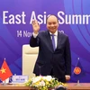 Thủ tướng Nguyễn Xuân Phúc, Chủ tịch ASEAN 2020 dự Hội nghị Cấp cao Đông Á lần thứ 15 tại điểm cầu Hà Nội. (Ảnh: Thống Nhất/TTXVN)