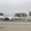 Máy bay của Hãng hàng không United Airlines tại sân bay quốc tế Los Angeles. (Ảnh: AFP/TTXVN)