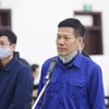Bị cáo Nguyễn Nhật Cảm (sinh năm 1963, nguyên Giám đốc CDC Hà Nội) khai báo trước Hội đồng xét xử. (Ảnh: Doãn Tấn/TTXVN)