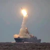 Thử tên lửa trên tàu chiến Đô đốc Gorshkov trên Biển Trắng. (Ảnh: Reuters/TTXVN)