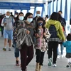 Người dân đeo khẩu trang phòng dịch COVID-19 tại Hong Kong, Trung Quốc ngày 29/12/2020. (Ảnh: THX/TTXVN)