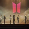 Nhóm nhạc BTS biểu diễn trong buổi hòa nhạc trực tuyến "BTS MAP OF THE SOUL ON:E" tại Seoul, Hàn Quốc. (Ảnh: Yonhap/TTXVN)