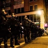 Cảnh sát thành phố Portland được triển khai để đối phó với người biểu tình bạo động tại Portland, bang Oregon ngày 4/11/2020. (Ảnh: AFP/TTXVN)
