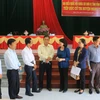 Phó Chủ tịch nước Đặng Thị Ngọc Thịnh với cử tri huyện Mang Thít, tỉnh Vĩnh Long. (Ảnh: Phạm Minh Tuấn/TTXVN)
