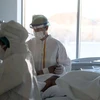 Nhân viên y tế chăm sóc bệnh nhân COVID-19 tại bệnh viện ở Ankara, Thổ Nhĩ Kỳ, ngày 4/3/2021. (Ảnh: THX/TTXVN)