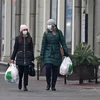 Người dân đi lại trên đường phố ở Minsk, Belarus ngày 11/12/2020. (Ảnh: THX/TTXVN)